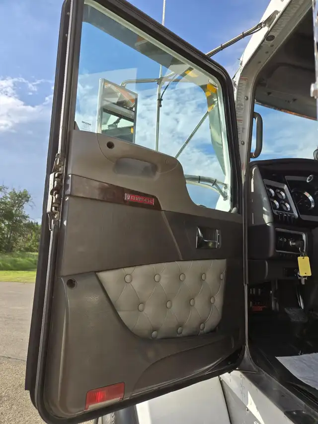 2014 KENWORTH T800 in Heavy Trucks in Saskatoon - Image 29