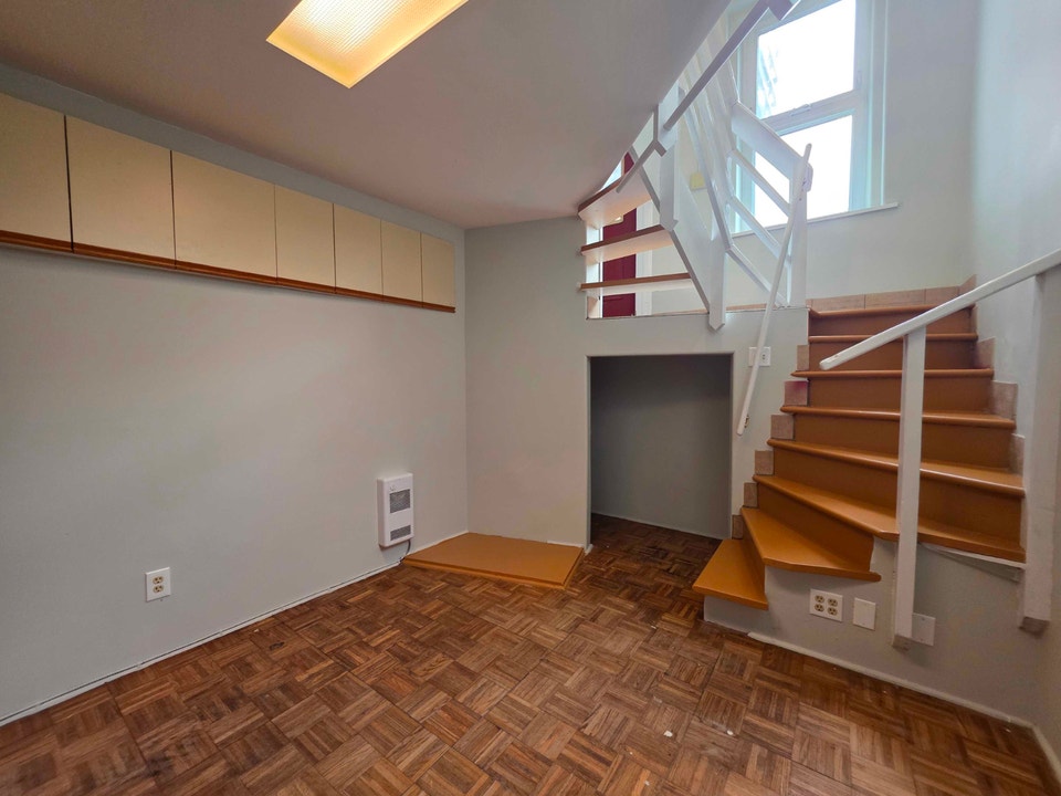 216 Montreal St Unit 2 – Private Bachelor‑Style Room 5