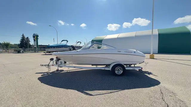 2001 Tahoe Q3 used bowrider fiberglass boat in Powerboats & Motorboats in Prince Albert - Image 4