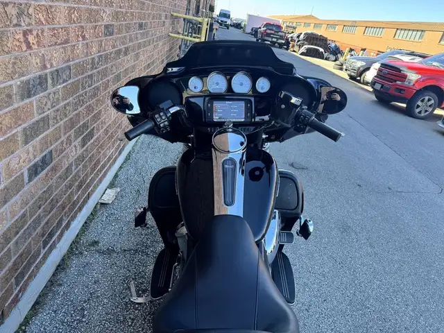 2017 Harley-Davidson Street Glide Special **SCREAMIN' EAGLE PIPE in Sport Touring in Markham / York Region - Image 7