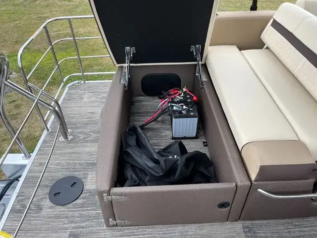 2022 Sweetwater SW 2286 Single Flip Lounge in Sport Touring in Sault Ste. Marie - Image 52
