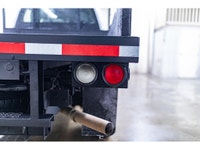 **ACCIDENT FREE - MECHANICALLY CERTIFIED** 47,646 KM This 2021 Ford F-350 4x4 Crew Cab XL Deck is po... (image 7)