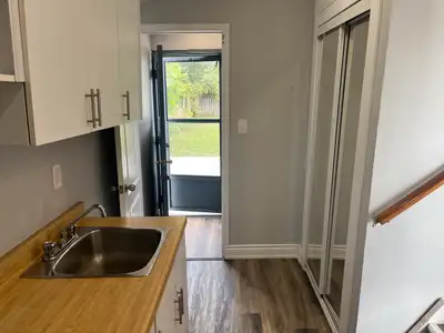 Adorable 1 Bedroom Mainfloor Unit!