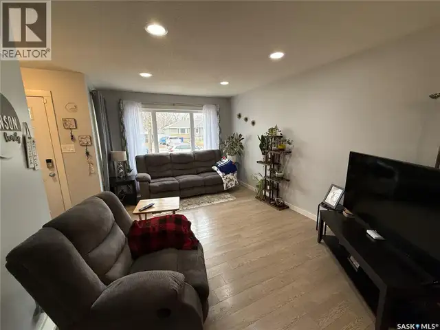 529 Alexandra STREET Weyburn, Saskatchewan in Houses for Sale in Regina - Image 5