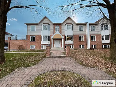 Ce condo lumineux situé au premier étage est l'endroit idéal pour ceux qui recherchent confort et tr...