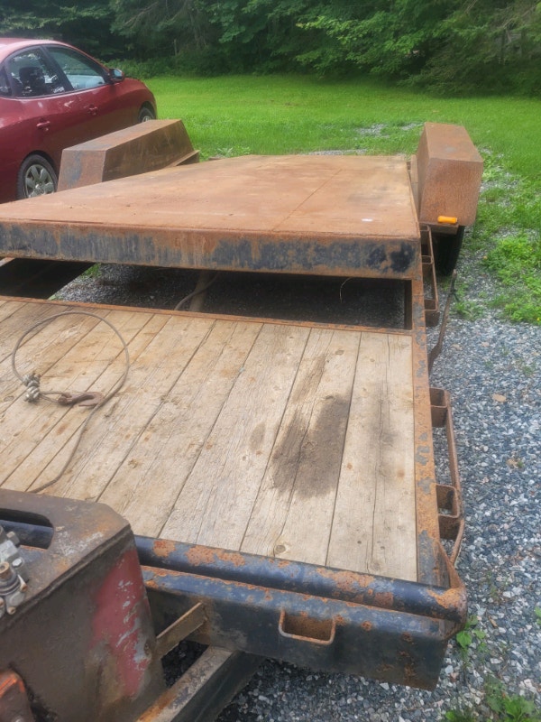 2018 tilt and load trailer. 7000 lbs axles. Cargo & Utility Trailers