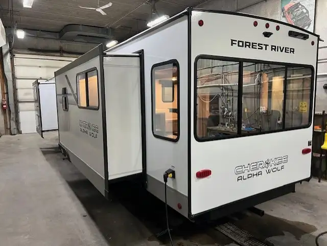 2025 Alpha Wolf 33RL-L Limited Couples Camper RV in Travel Trailers & Campers in Winnipeg - Image 8