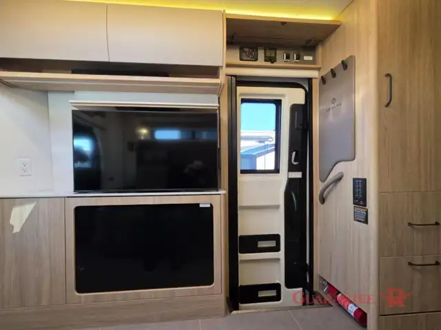 2026 Triple E ( LEISURE TRAVEL VANS ) Unity 24MBL in RVs & Motorhomes in Calgary - Image 27
