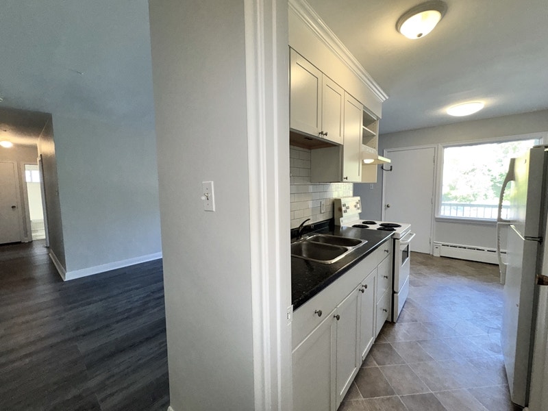 Fantastic Location - 2 Bed, 1 Bath 2nd Floor Unit 4