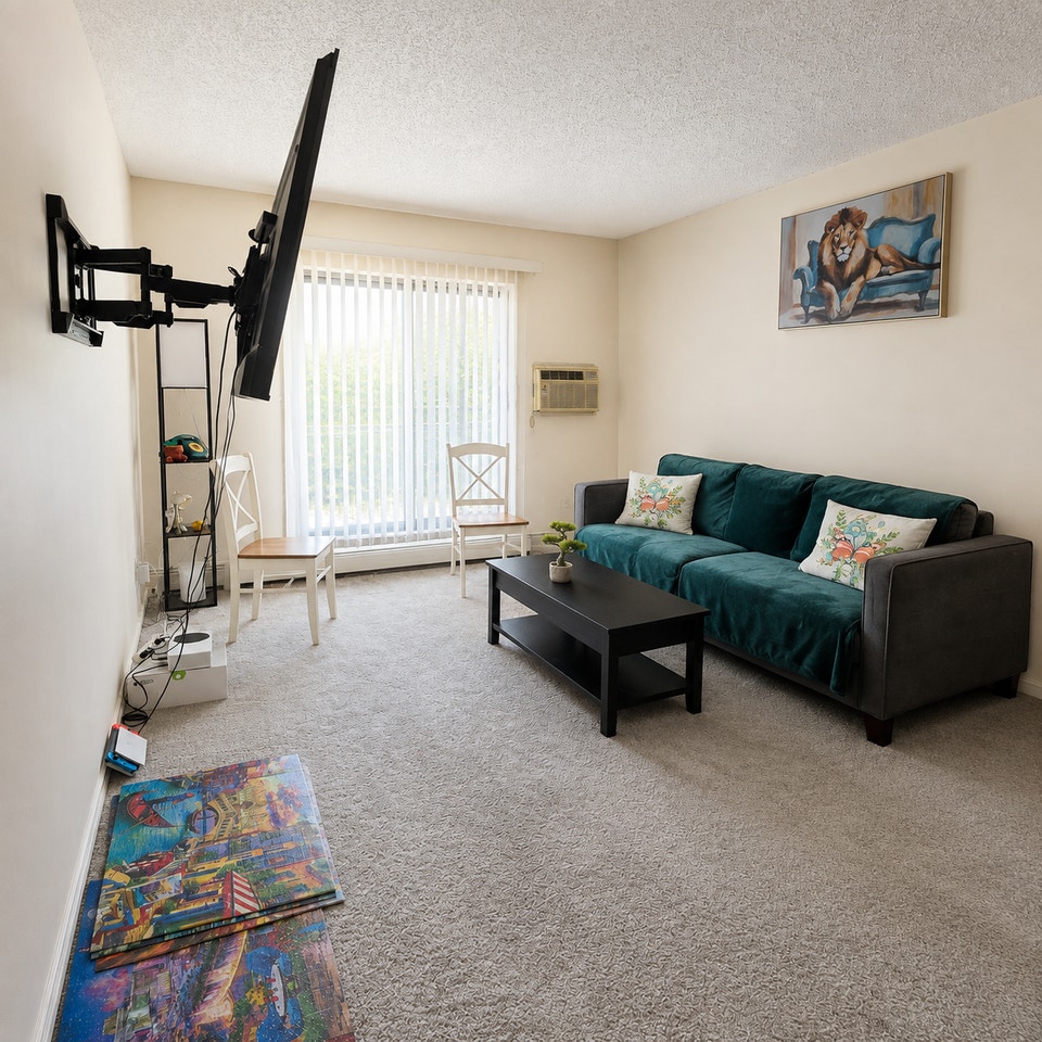 Furnished Top Floor Apartment - Exhibition Area 4