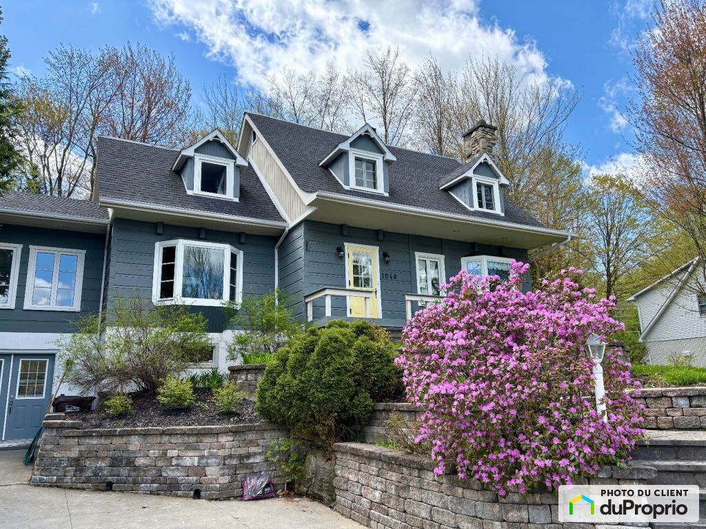$850,000 - 2 Storey for sale in Sherbrooke (Jacques-Cartier) — photo 1