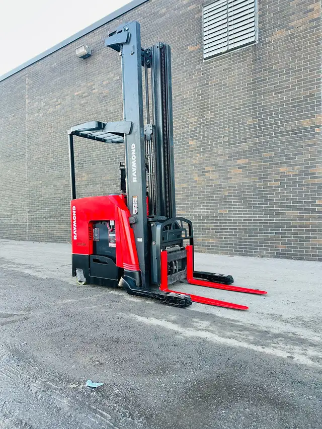 Raymond DOUBLE DEEP REACH 3200LB cap side-shift charger Inc 26FT in Heavy Equipment in Mississauga / Peel Region - Image 4