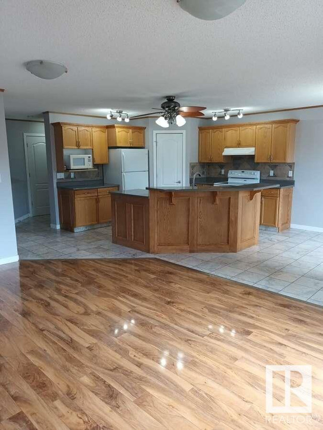 806 HIGHWOOD BV Devon, Alberta in Houses for Sale in St. Albert - Image 2