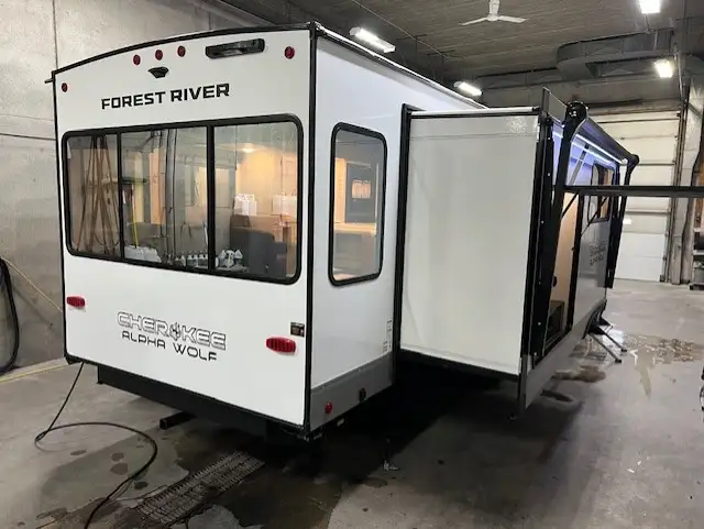 2025 Alpha Wolf 33RL-L Limited Couples Camper RV in Travel Trailers & Campers in Winnipeg - Image 10