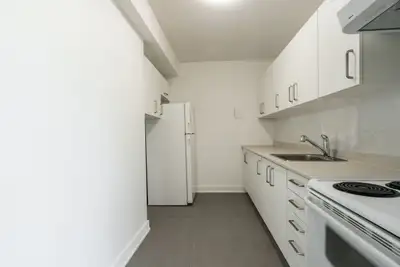 one bedroom, Avenue and Oriole Parkway - ID 4026, View more