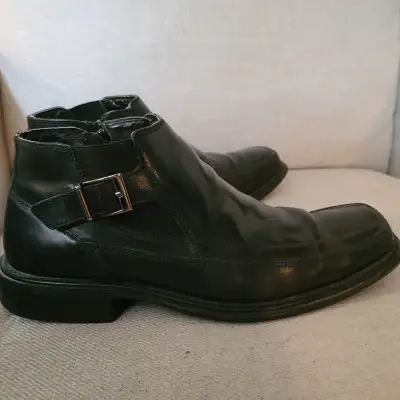 Men leather boots Size 9.5, View more
