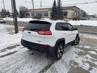 This vehicle is equipped with: 3.2L 6 cylinder engine Automatic 9 Speed Transmission Panoramic roof... (image 4)