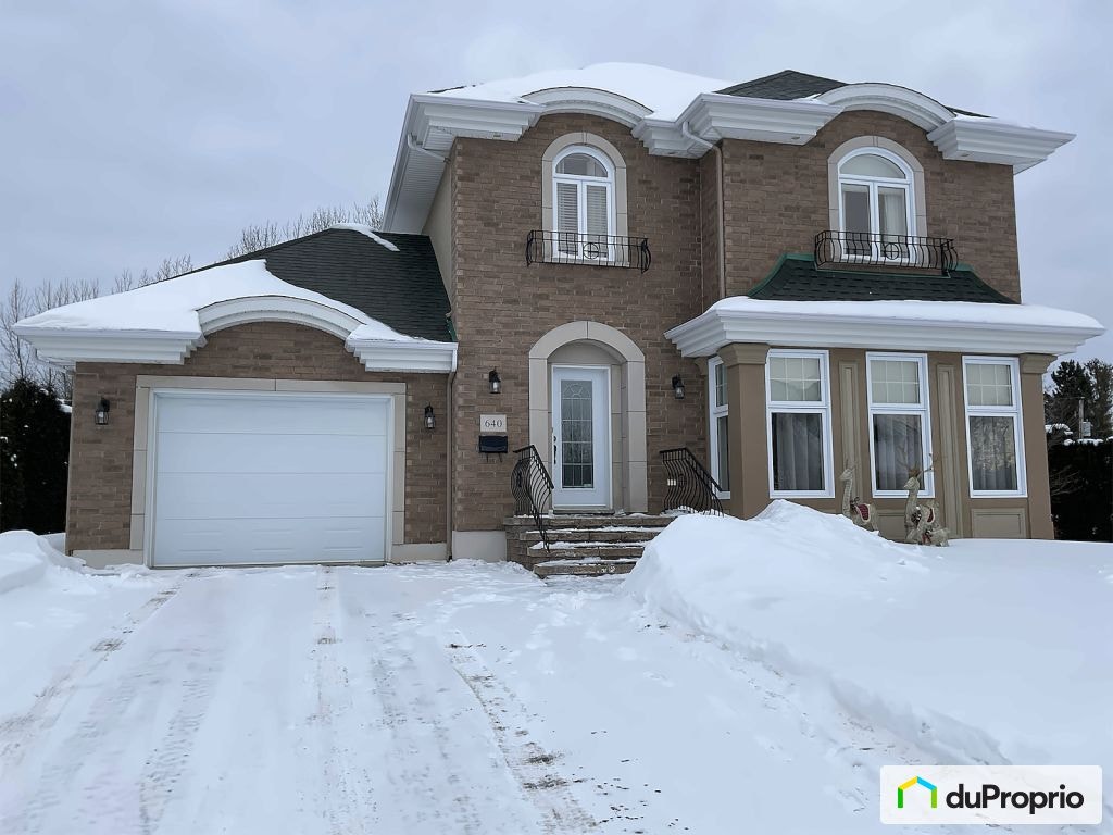 $724,000 - 2 Storey for sale in Chicoutimi (Chicoutimi) — photo 1
