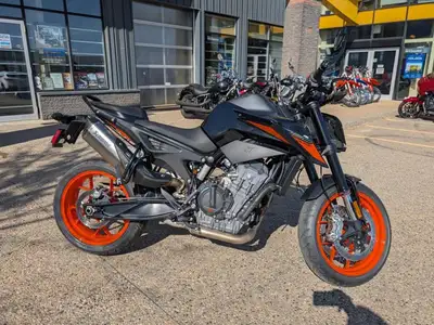Price does not include $299 dealer fee and taxes Very clean 2020 KTM 790 Duke with only 6,616 km. Ne...