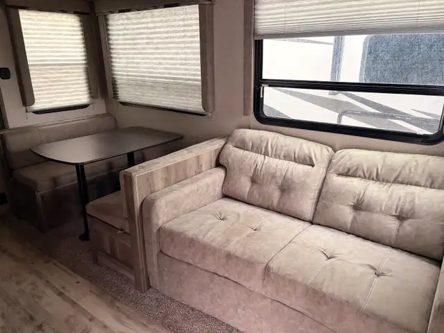 2018 Keystone SPRINTER 29 FWBH in Travel Trailers & Campers in St. Albert - Image 12