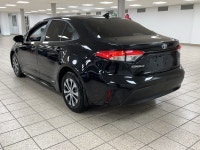 Apple CarPlay and Android Auto take center stage in this 2025 Toyota Corolla Hybrid LE, turning its... (image 3)