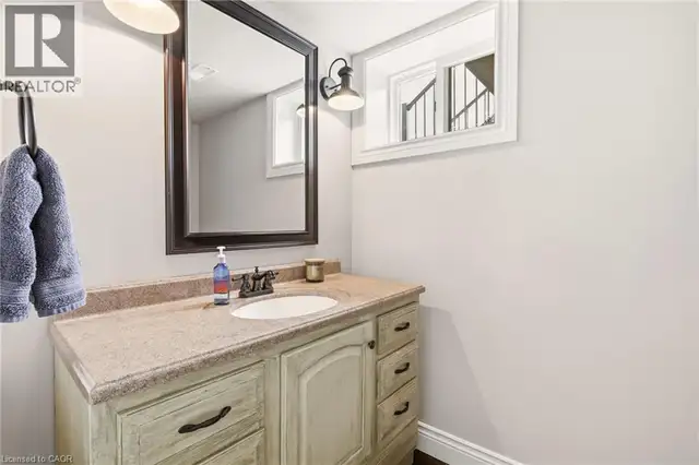 1371 10TH CONCESSION Road W Puslinch, Ontario in Houses for Sale in Guelph - Image 35