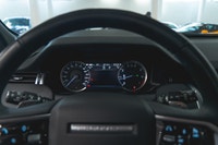 Land Rover Discovery Sport R-Dynamic SE 2023: - Extérieur métallisé noir SANTORINI avec intérieur en... (image 3)