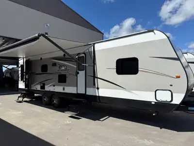 2016 Jayco Jay Flight 31RLDS – Rear Living Dual Slide Travel Trailer The Jayco Jay Flight 31RLDS wit...