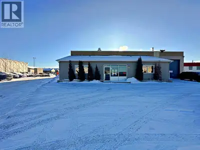 Judicial Sale. High-Exposure Industrial Property situated on a 1.59-acre site featuring 2 warehouses...