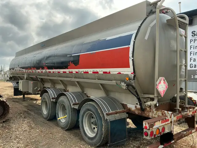 2006 ADVANCE 44,000L Tri/A Tanker Trailer in Heavy Equipment in St. Albert - Image 5