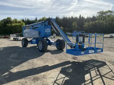 Iron Inventory Inc! Articulating man lift, 2009 Genie model Z135/80. This boom lift has a platform h...