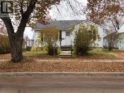 Charming 2 Bedroom home for the investor or starter home. Located near schools and the swimming pool...