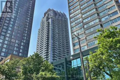 Stunning Corner Suite in Quantum South Tower - Prime Midtown Location. Experience luxury living in t...
