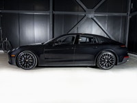 Porsche Panamera 4 2024 certifiée Porsche Approved, offerte par le Centre Porsche Québec. Fini en No... (image 1)