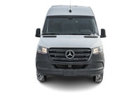 Full-length partition heavy-duty battery Windscreen, heated Auxiliary hot-water heater Heated seat f... (image 1)