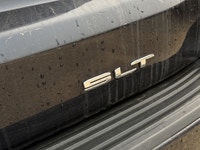 AMVIC Licensed Dealer * Heated/Ventilated Front Seats * Heated 2nd Row Seats * SLT Luxury Pkg * HD S... (image 7)