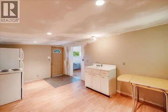 3788 Broadwater Road Castlegar, British Columbia in Houses for Sale in Nelson - Image 9