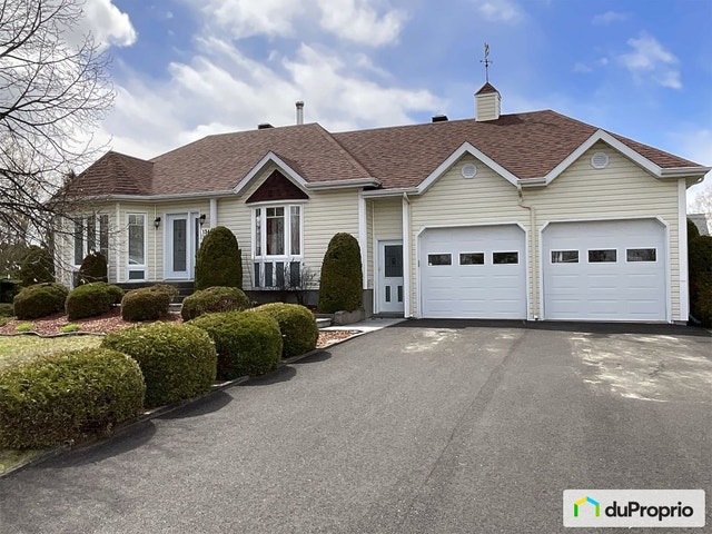 $489,900 - Bungalow for sale in Dolbeau-Mistassini — photo 1