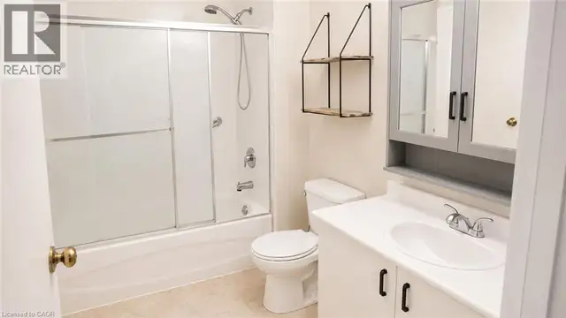 10 HOLBORN Court Unit# 38 Kitchener, Ontario in Houses for Sale in Kitchener / Waterloo - Image 11