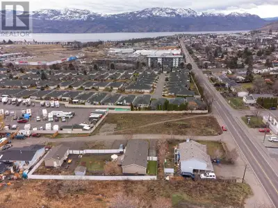 Land assembly alert! Great investment opportunity with re-development potential on 0.50 acres! 3431...