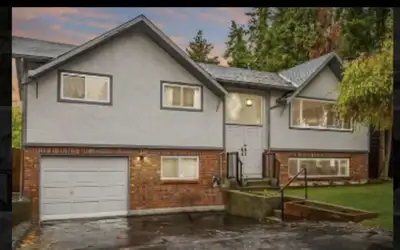 SUNSHINE HILLS !! This 2 level 5-bedroom, 4-bathroom house is the perfect blend of comfort and conve...