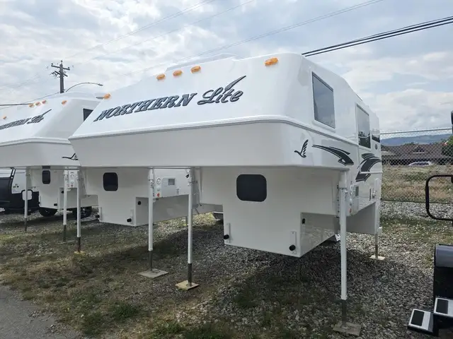 2026 Northern Lite Limited Edition 8-11EXLEWB Face-to-Face Dinet in Travel Trailers & Campers in Penticton - Image 2