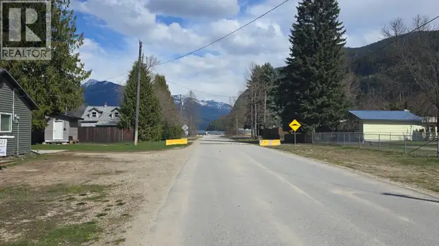 519 Main Street Lot# 9 & 10 Slocan, British Columbia in Land for Sale in Nelson - Image 11