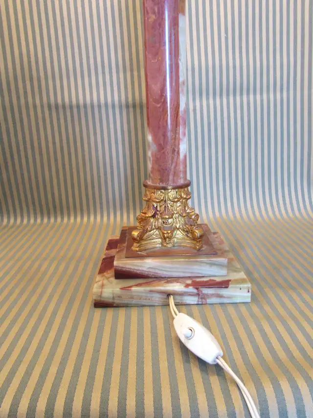 Tall Antique Marble And Gilt Bronze Corinthian Column Table Lamp in Indoor Lighting & Fans in City of Montréal - Image 6