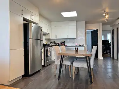 Saint-Leonard - Superbe 4 1/2 Rénové au 3e Étage - 1er Juillet