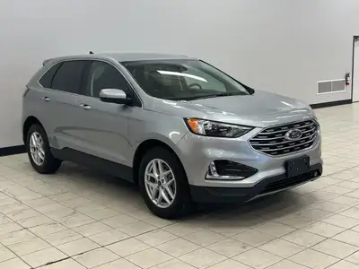 Meet the 2022 Ford Edge SEL, a well-rounded midsize SUV that blends confident power, smart comfort,...