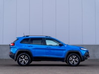 CARGET AUTOMOTIVE is thrilled to offer this 2017 Jeep Cherokee Trailhawk, an off-road-capable SUV fe... (image 5)