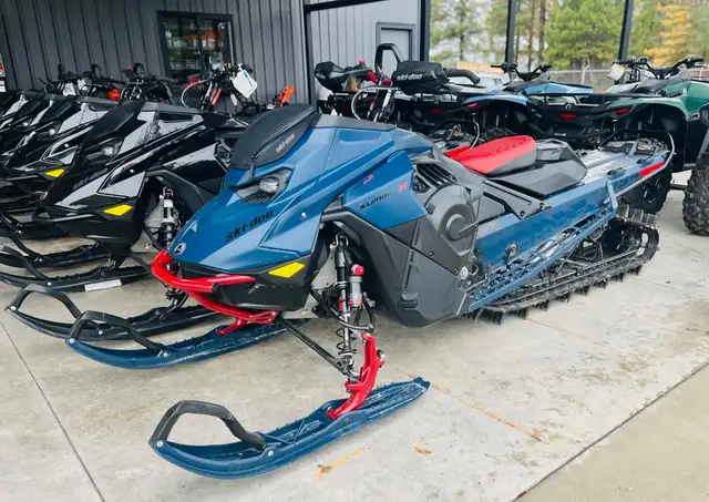 2025 SKI DOO SUMMIT X EXPERT 850 E TEC R 154 3.0 SHOT (FINANCING in Snowmobiles in Kelowna - Image 3