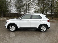 This Hyundai Venue has a dependable Gas 4cyl 1.6L engine powering this Variable transmission. Lane D... (image 9)