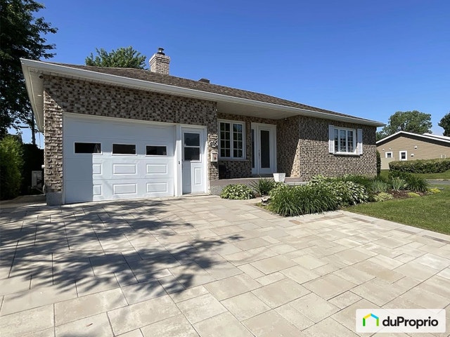 $470,000 - Bungalow for sale in Drummondville (Drummondville) — photo 1